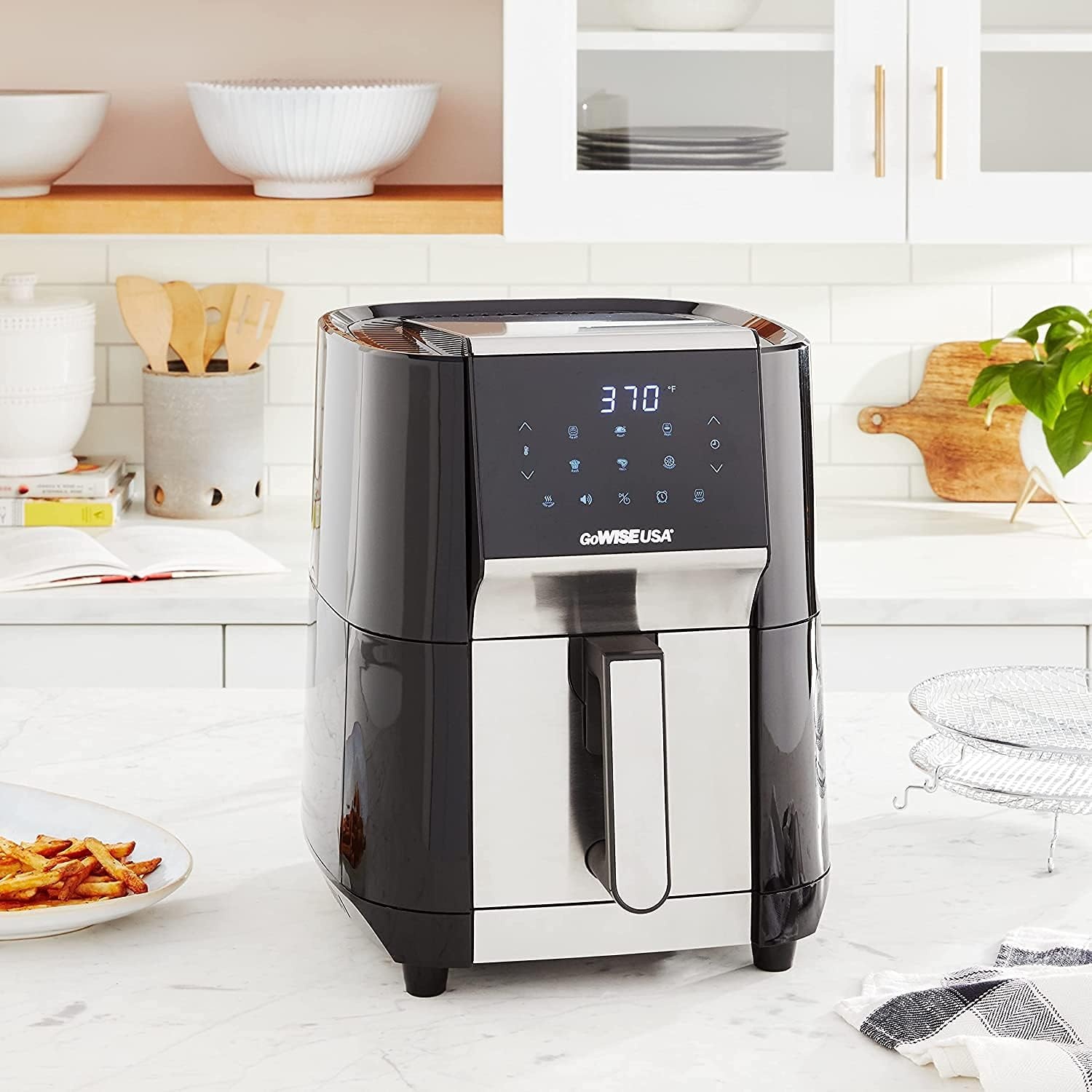 GoWISE USA 7-Quart Air Fryer & Dehydrator – with Ergonomic Touchscreen Display with Stackable Dehydrating Racks with Preheat & Broil Functions + 100 Recipes (Black/Copper))(Black/Silver)