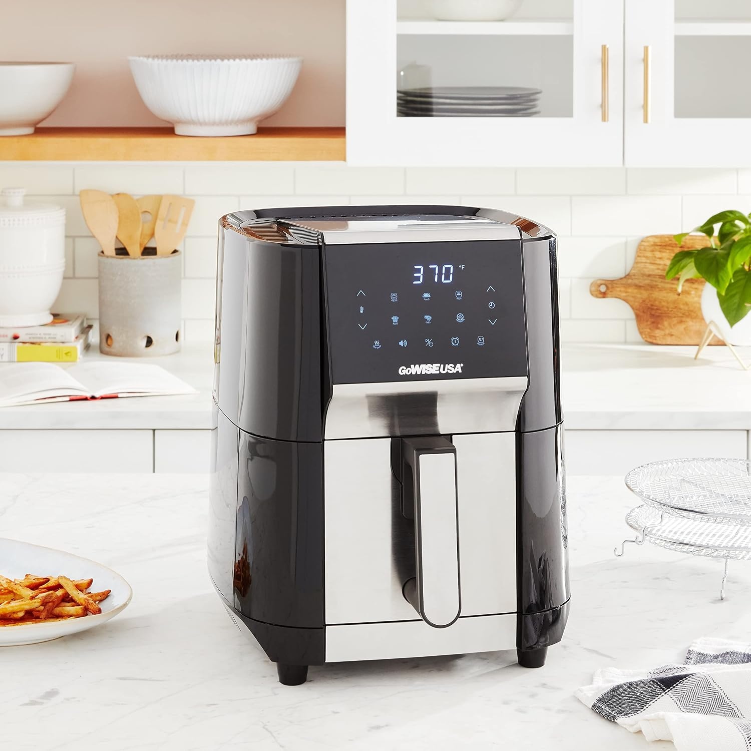 GoWISE USA 7-Quart Air Fryer & Dehydrator – with Ergonomic Touchscreen Display with Stackable Dehydrating Racks with Preheat & Broil Functions + 100 Recipes (Black/Copper))(Black/Silver)